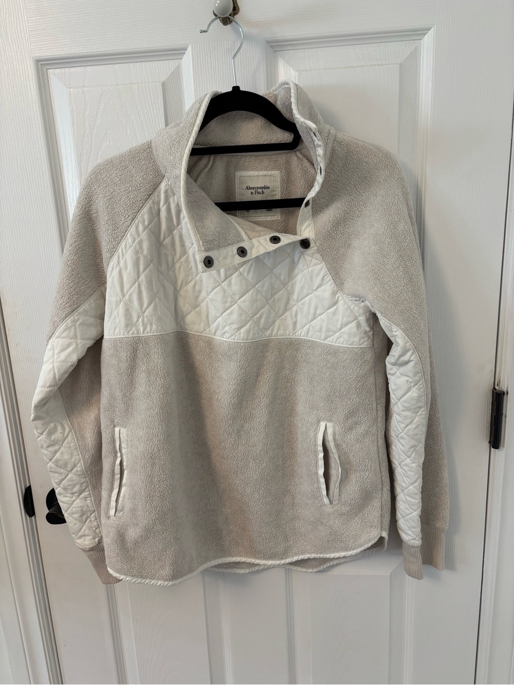 NWOT Abercrombie & Fitch Cream Quilted Panel Pullover
